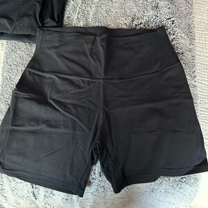 Lululemon biker shorts size 10 like new